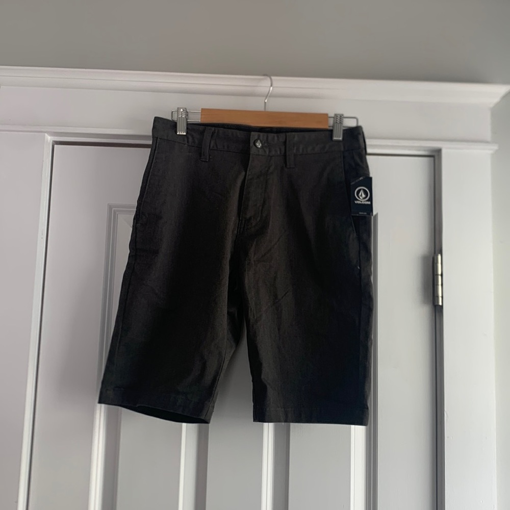 Volcom size 28 gray chino shorts